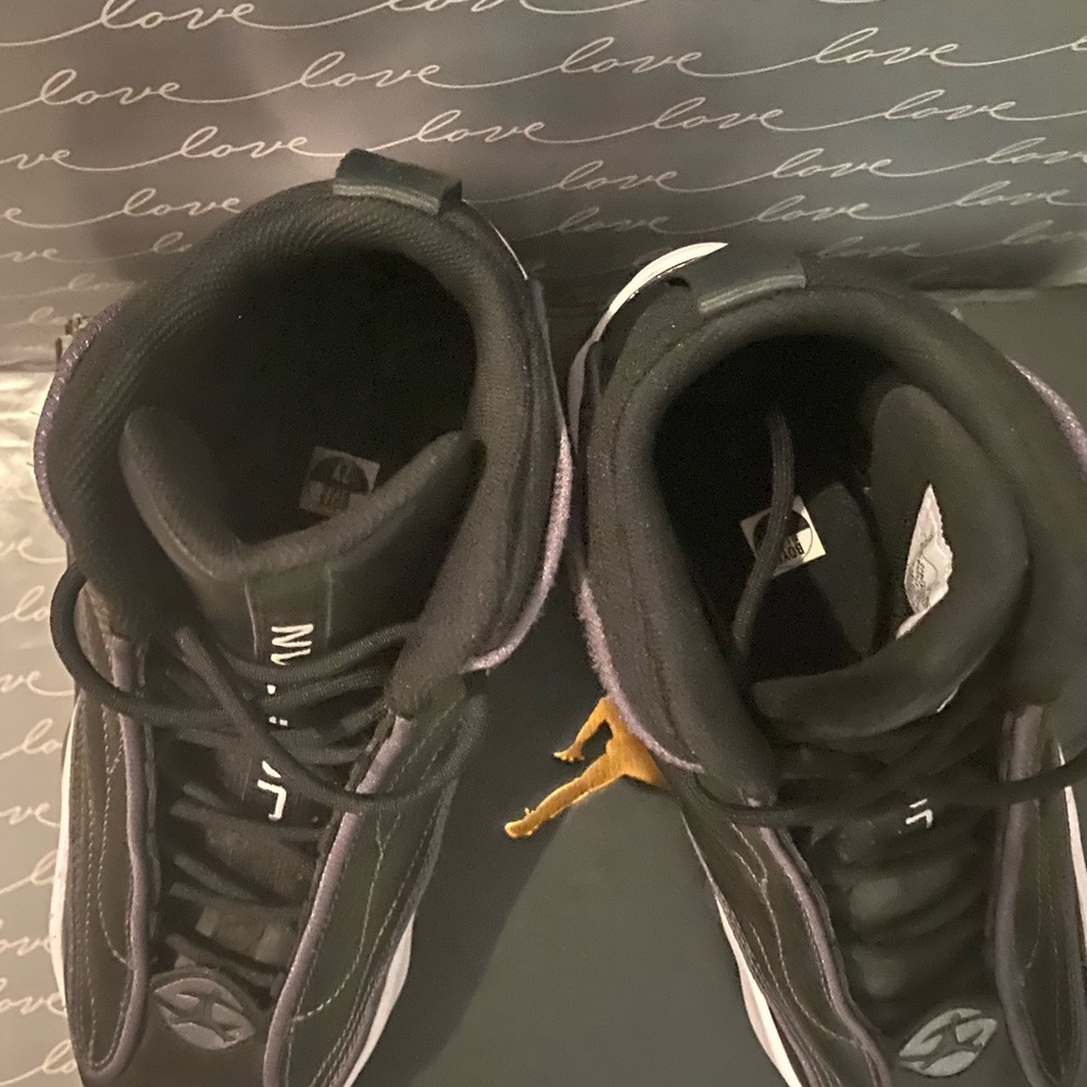 Jordan snickers high tops, unisex worn once. Like new - Picture 3 of 3